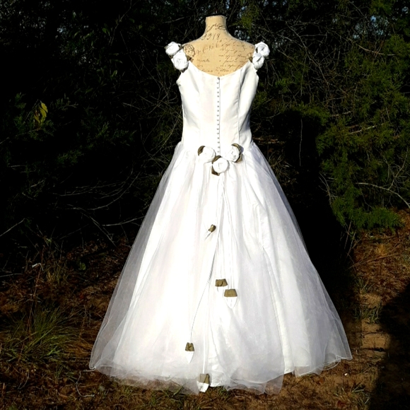Sweetheart Gowns Dresses & Skirts - Make Offer White Wedding Gown Dress Roses Size 14